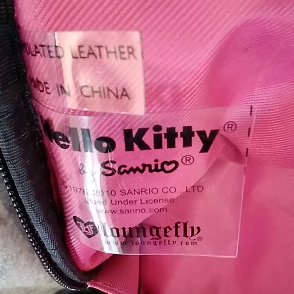 Hello Kitty Purse - Picture 9 of 12